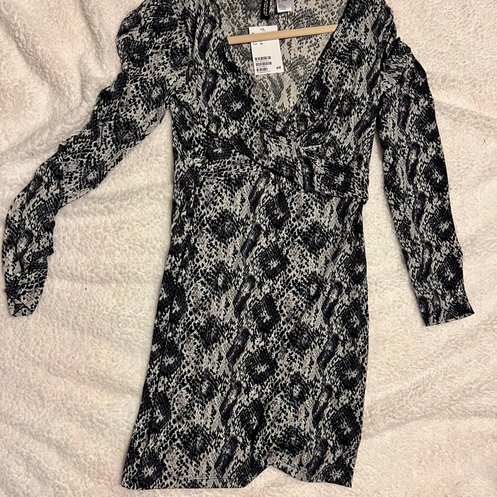 V-neck H&M Bodycon dress